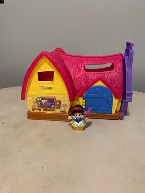 Fisher Price Snow White Cottage with Snow White